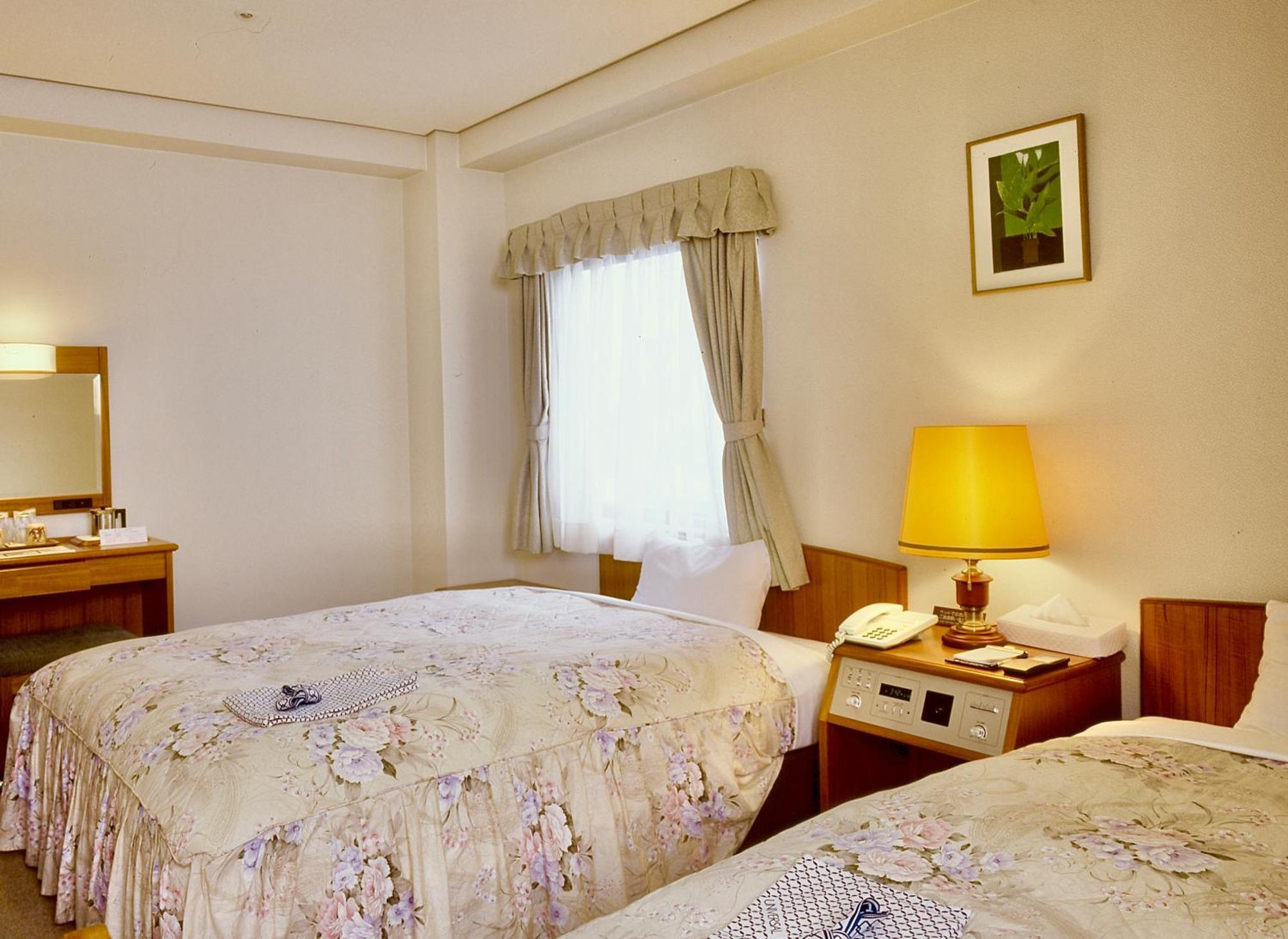 Okayama Ekimae Universal Hotel Buitenkant foto