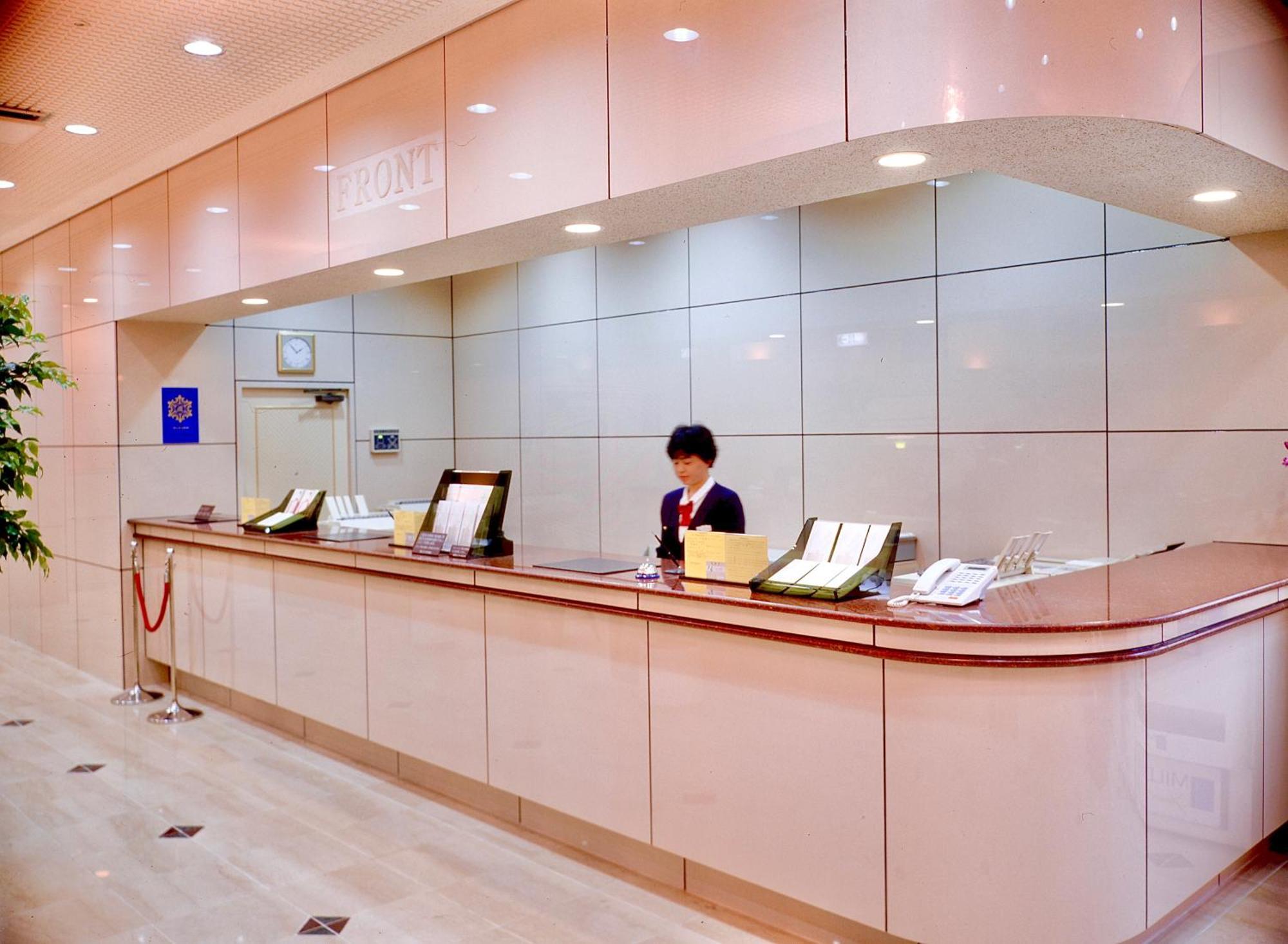 Okayama Ekimae Universal Hotel Buitenkant foto