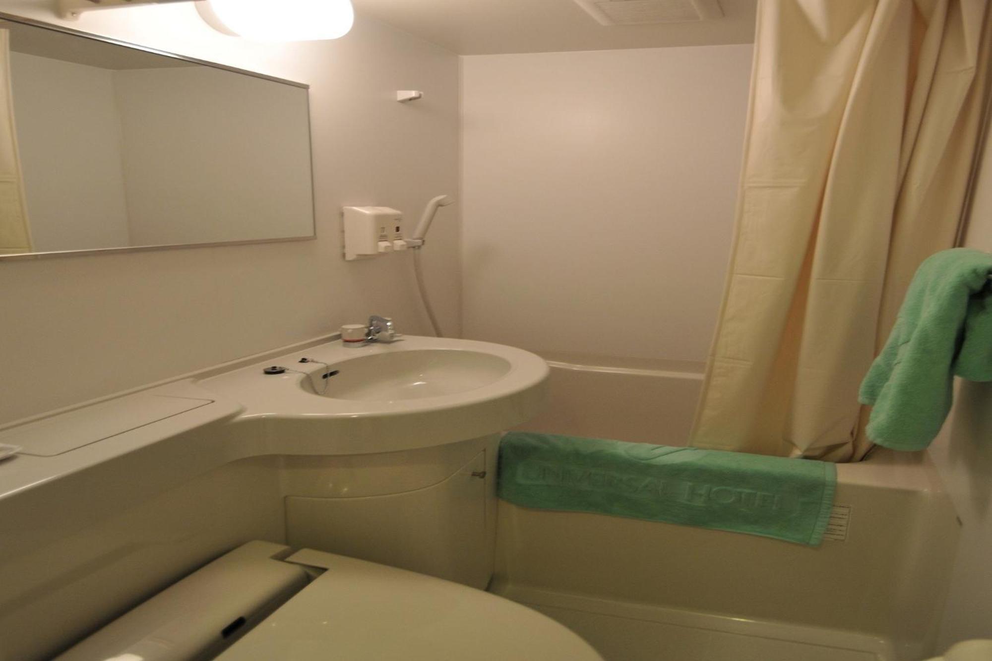Okayama Ekimae Universal Hotel Buitenkant foto